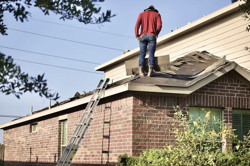 Professional roofer working on a residential roof in Harder